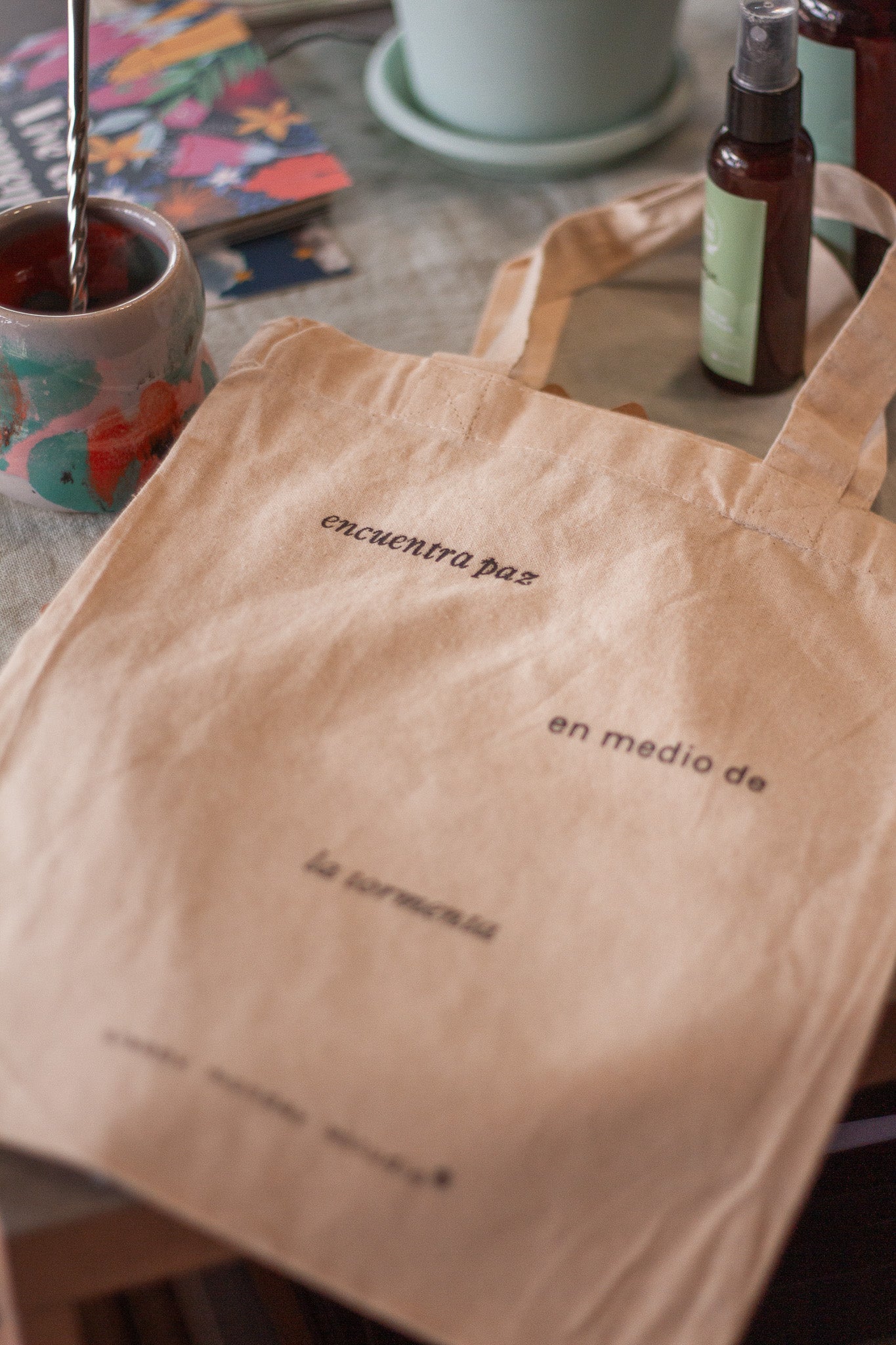 Tote Bags Encuentra Paz en Medio de la Tormenta