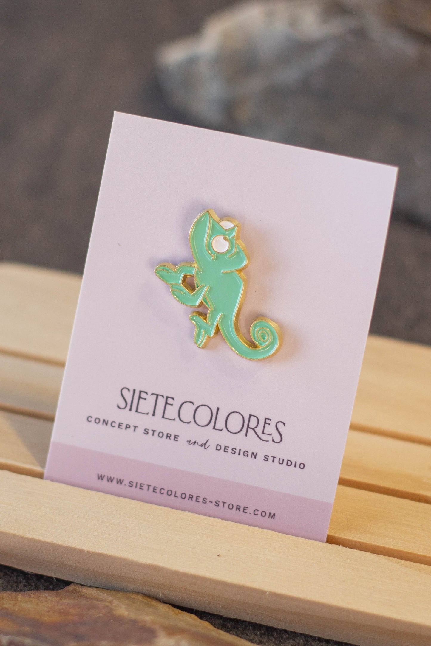 Pin Camaleón Enredados
