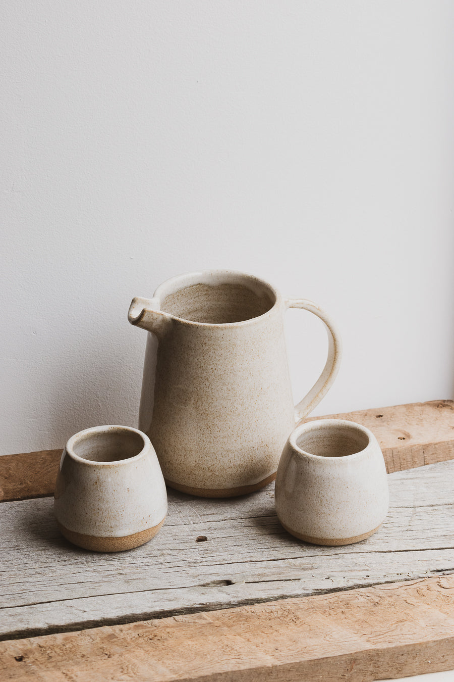 Set Jarra 1,5 lt + 8 Vasos de Cerámica Beige