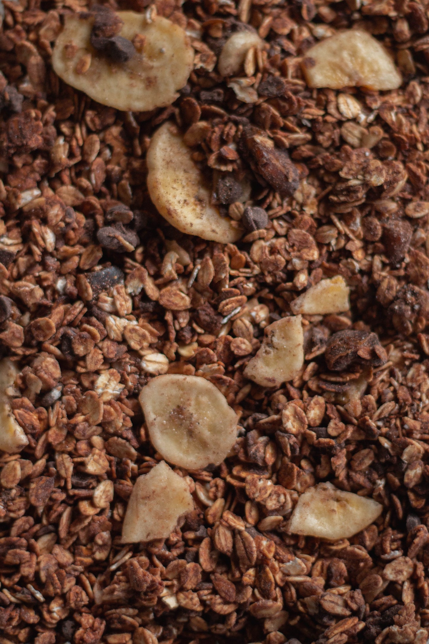 Granola de Chocolate, Banana, Dátiles, Avena y Miel